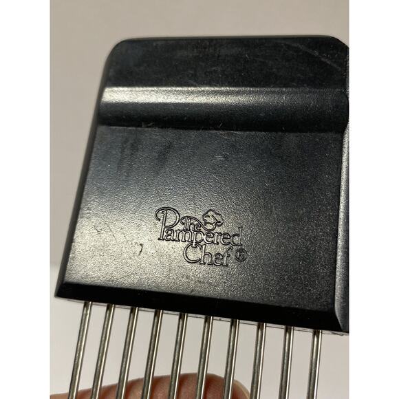 The Pampered Chef Hold N Slice #1101 - Picture 3 of 5